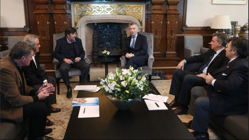 Los dirigentes del agro con el presidente.