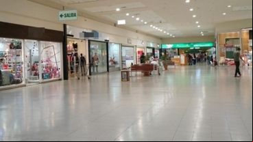 Los bares de los shoppings se limitarían al “take away”.