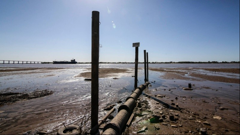 El caudal de agua sigue a la baja.