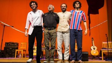 Como si se tratara de una reunión en el living familiar, los Veloso recorren sus canciones.