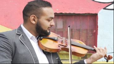 Jonatan en acción, en su barrio, el Ludueña.