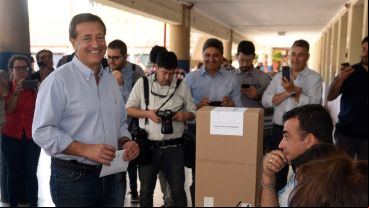 Suárez votó confiado cerca del mediodía.