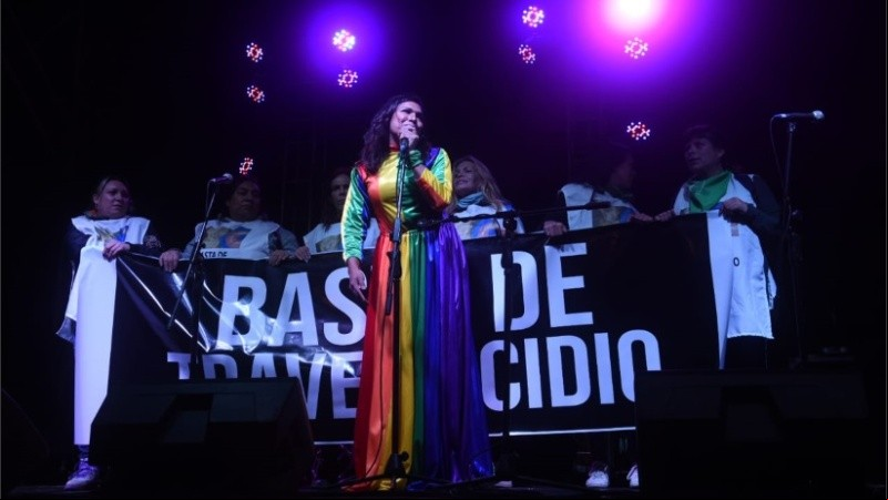 Rubí conduciendo la Marcha del Orgullo del año pasado. 