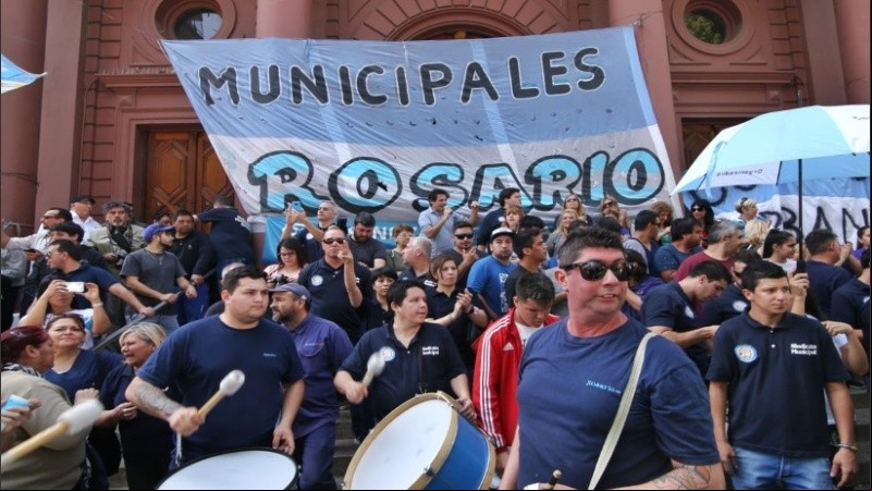 Los municipales de Rosario este miércoles de protesta.