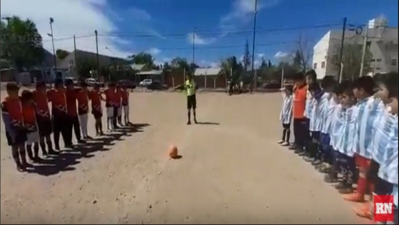 Los niños hacían un minuto de silencio cuando fueron baleados. 