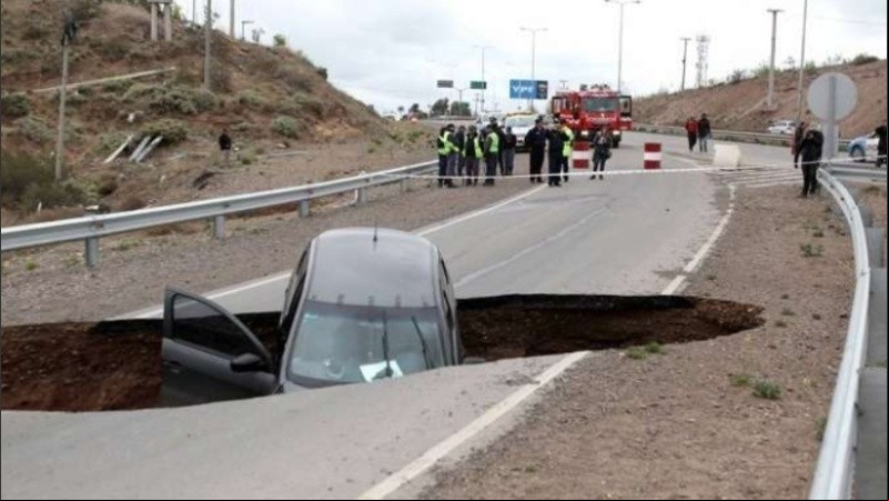 Así quedó el auto en el que viajaban dos hombres de la zona.