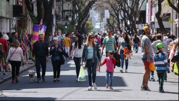 La calle San Luis vuelve a ser peatonal este sábado.