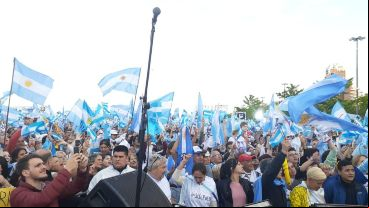 Una multitud en la marcha del "Sí se puede", este martes en Rosario.