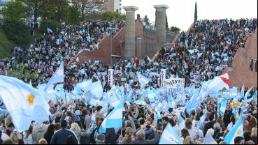 Las escalinatas del Parque España, colmadas en el acto del "Sí, se puede".