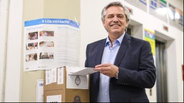 Alberto Fernández votando este domingo en Buenos Aires.