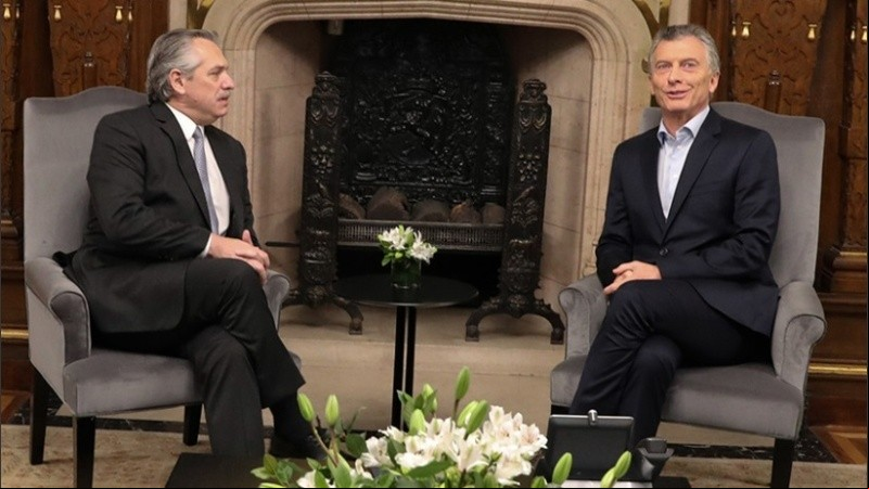 Macri y Fernández durante la reunión de este lunes.