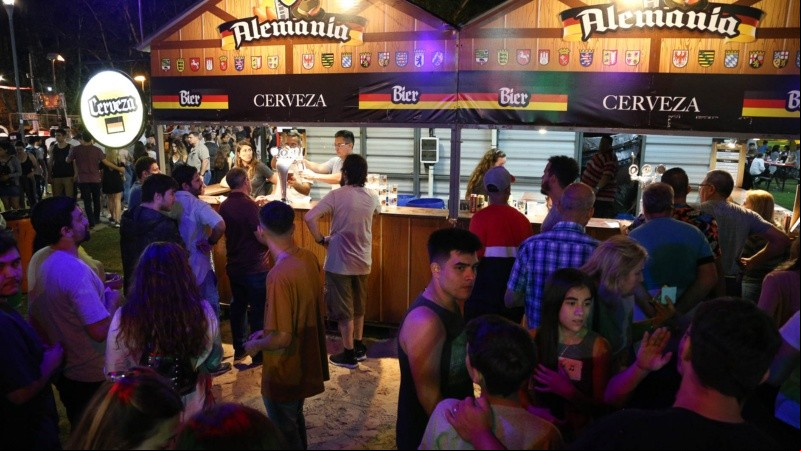 Postales de la noche inaugural de la fiesta de Colectividades.