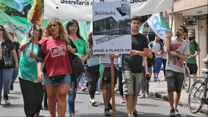 Los reclamos laborales coparon las calles de Rosario.
