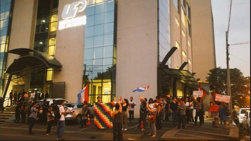 El escrache al secretario de la OEA en Paraguay. 
