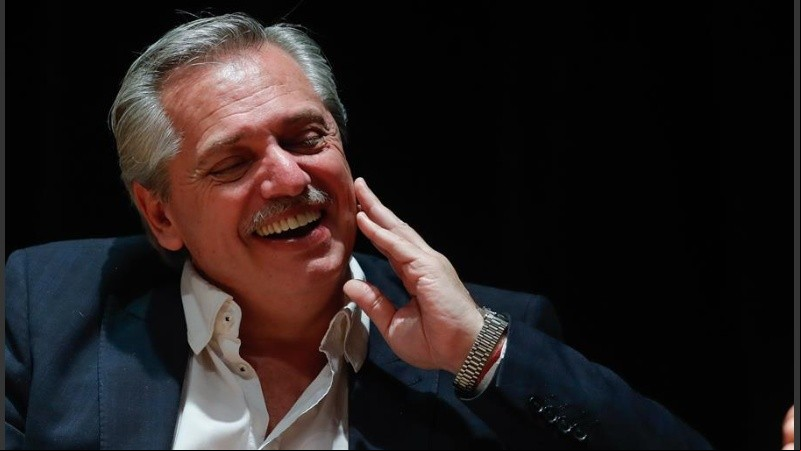 Fernández habló por Twitter con la gente. 