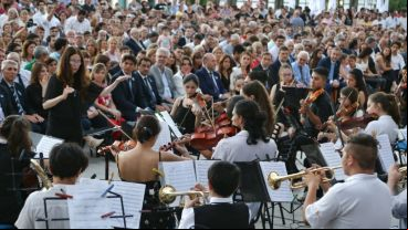 La orquesta de barrio Ludueña tocó antes del discurso.