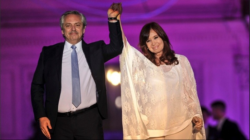 Alberto Fernández y Cristina Kirchner en Plaza de Mayo.