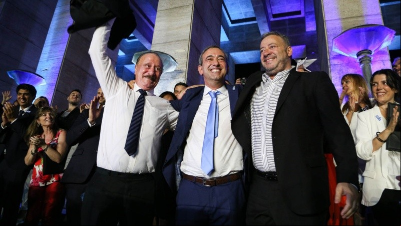 Javkin cerró su acto bien rosarino junto a Poy y Cozzoni.