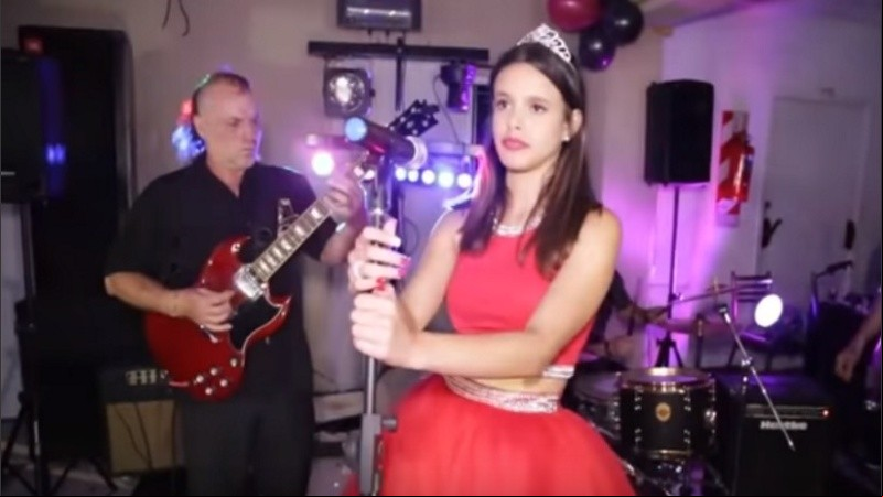 Violeta, en voz, y La Renga en las canciones.