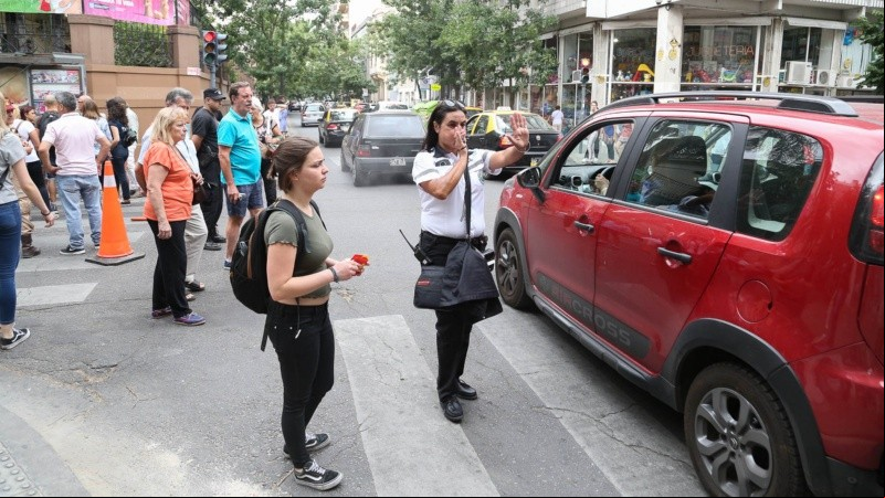 Una gran cantidad de rosarinos pasó por el Paseo del Siglo este sábado.  