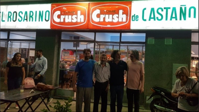 Los hermanos Castaño y Avalle en la reapertura.