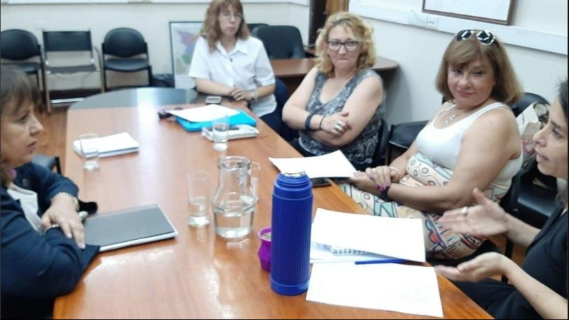 La reunión en la nueva Subsecretaría de Género y Bienestar de Santa Fe. 