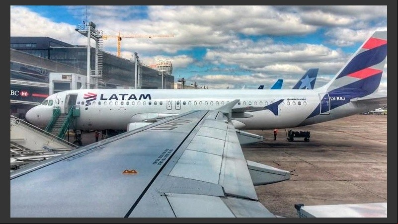 Demoras y cancelaciones en Aeroparque y Ezeiza. 