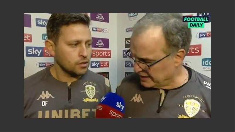 El contrapunto del Loco Bielsa y su traductor. 