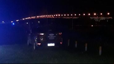 La camioneta en la que estaba el gendarme fallecido con su esposa cuando fue asaltado.