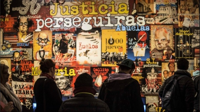 La entrada al Museo de la Memoria es gratuita. Quienes puedan colaborar, pueden hacerlo con el aporte sugerido de 20 pesos.