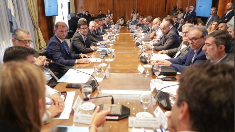 El ministro Meoni encabezó la reunión de este martes.