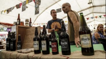 Degustación de cerveza artesanal rosarina, parte del atractivo.