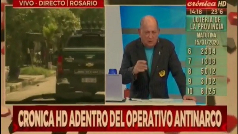 Periodistas de Crónica con cascos y chalecos antibala en una cobertura en Rosario.