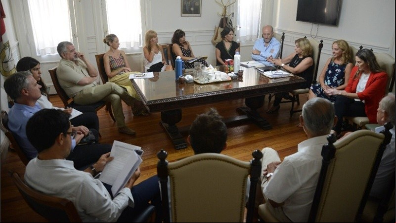 Las autoridades locales se reunieron por la situación mundial de coronavirus.