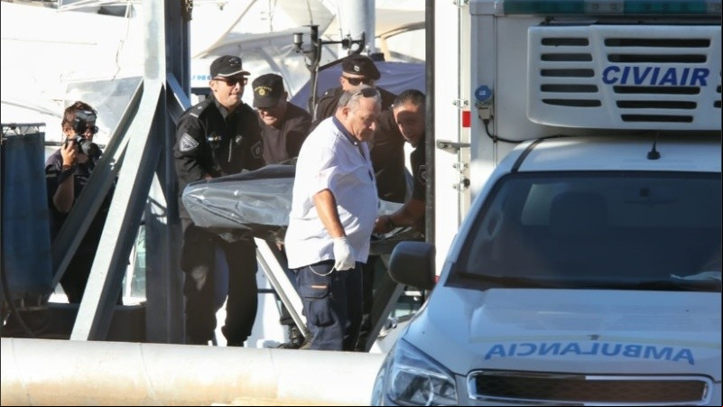 El cadáver fue trasladado para su autopsia.