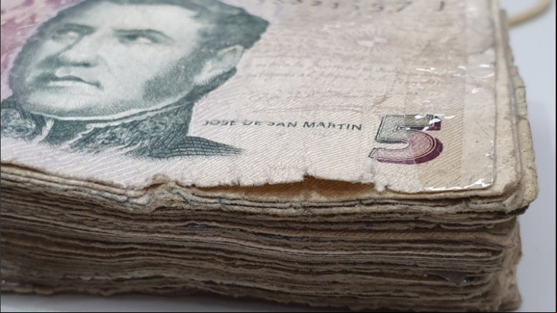 Los billetes de $5 arrastran un gran deterioro y tienen poco valor.