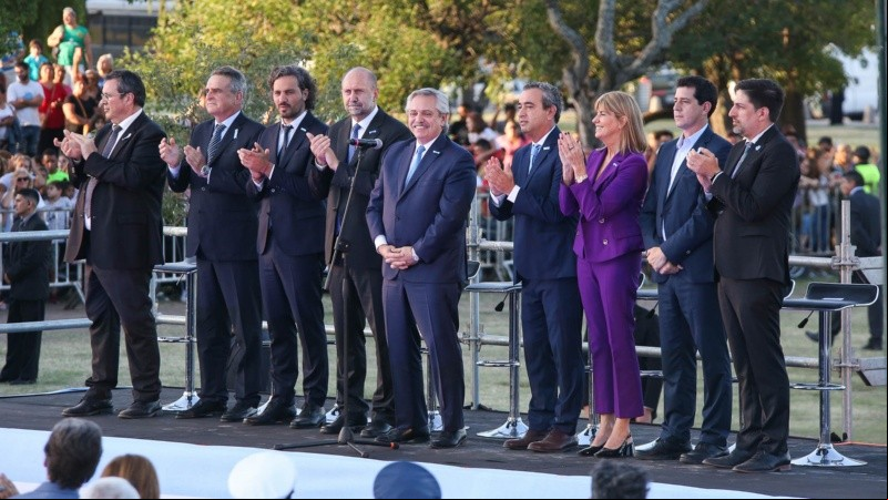 Fernández encabezó el palco principal ante el público.