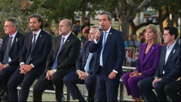 Javkin, al hablar durante el acto en el Monumento.