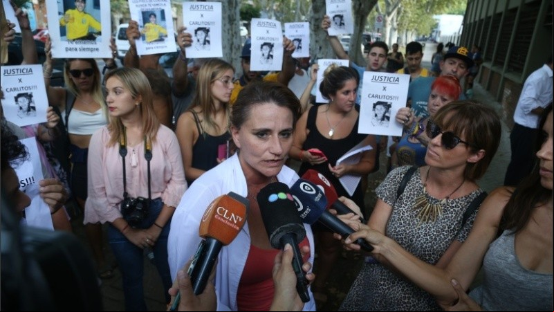 La perito de la querella, Virginia Creimer, antes de ingresar a la autopsia. 