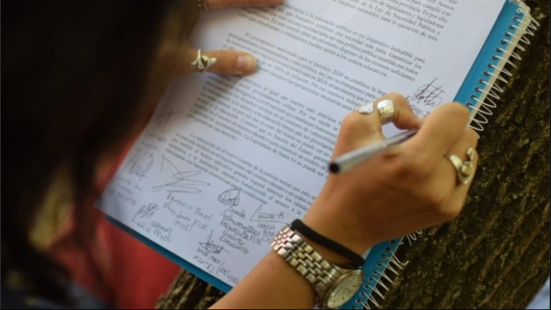 Las y los estudiantes señalan a legisladores que 