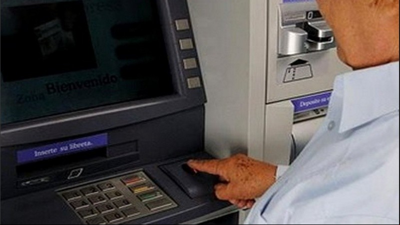 Ambas personas estafadas gestionaron los préstamos a través del cajero automático, siguiendo instrucciones telefónicas.
