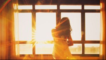 El otoño, por ahora, se mira por la ventana.