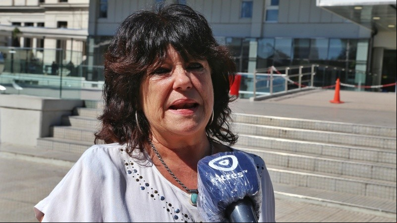 La directora del Centenario, muy enojada con la situación que generó el empresario Dutra. 