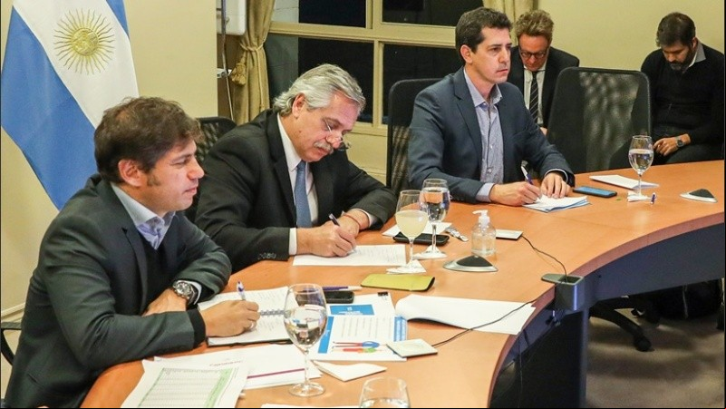 Fernández firmó el decreto de asistencia financiera.