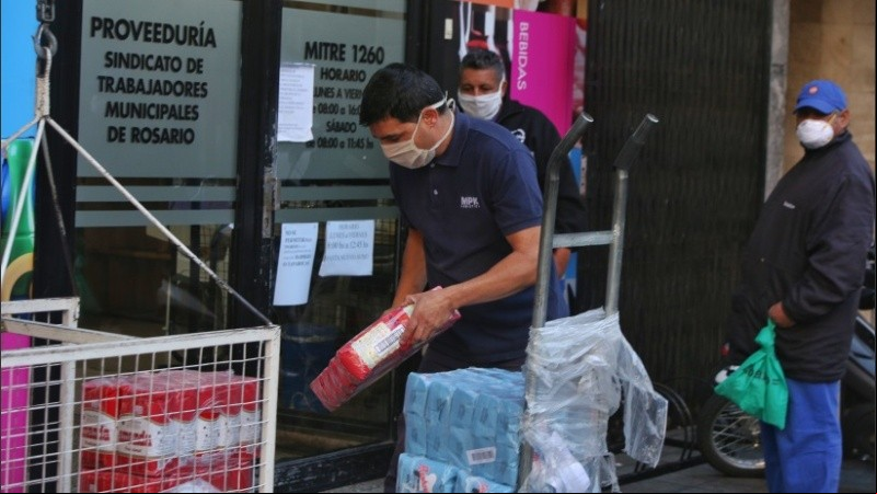 Primer día de obligatoriedad de uso de barbijos en Rosario. 