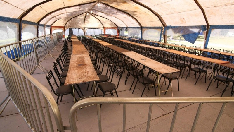 Los preparativos en el Hipódromo y la ex Rural que serán centros de aislamiento para personas con el virus covid-19.