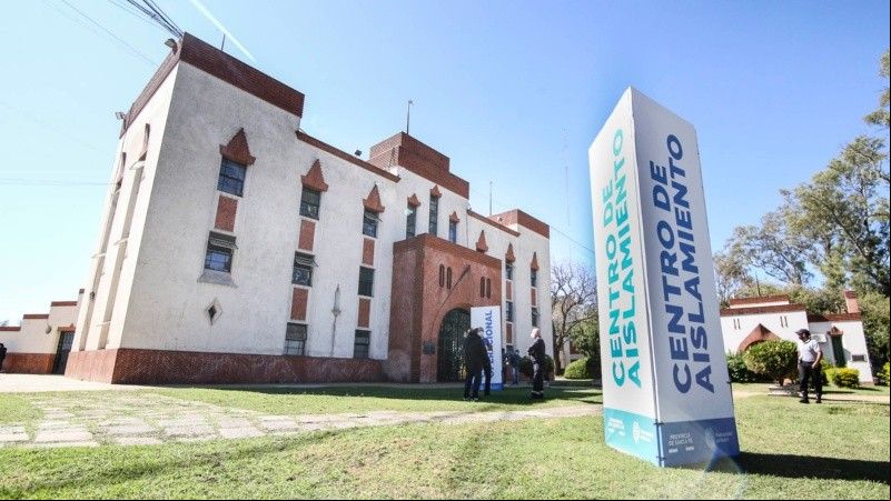 Los preparativos en el Hipódromo y la ex Rural que serán centros de aislamiento para personas con el virus covid-19.