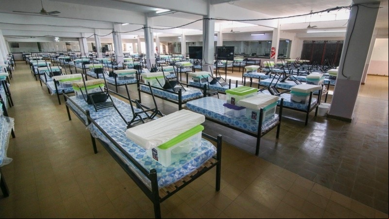 Los preparativos en el Hipódromo y la ex Rural que serán centros de aislamiento para personas con el virus covid-19.