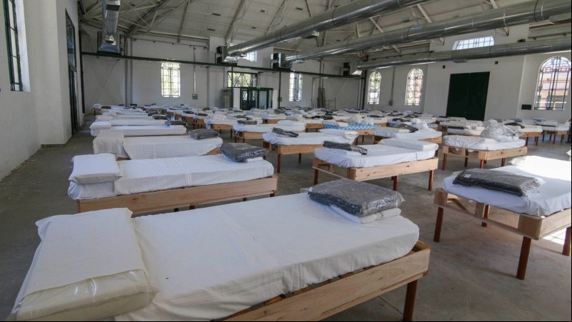 Los preparativos en el Hipódromo y la ex Rural que serán centros de aislamiento para personas con el virus covid-19.
