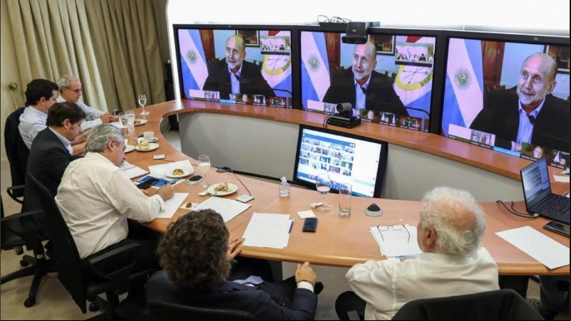 El o de Perotti con Alberto Fernández y parte de su gabinete. 
